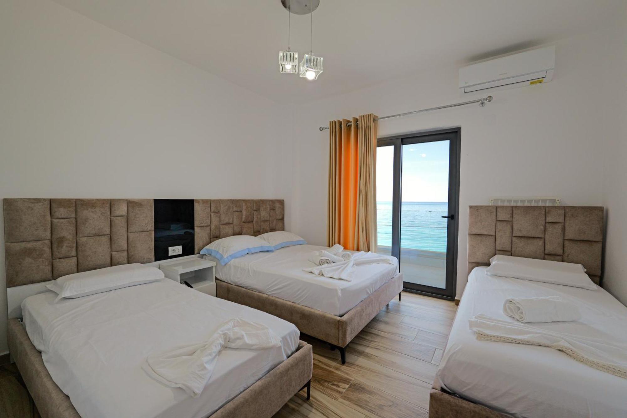בורש Hotel Take מראה חיצוני תמונה